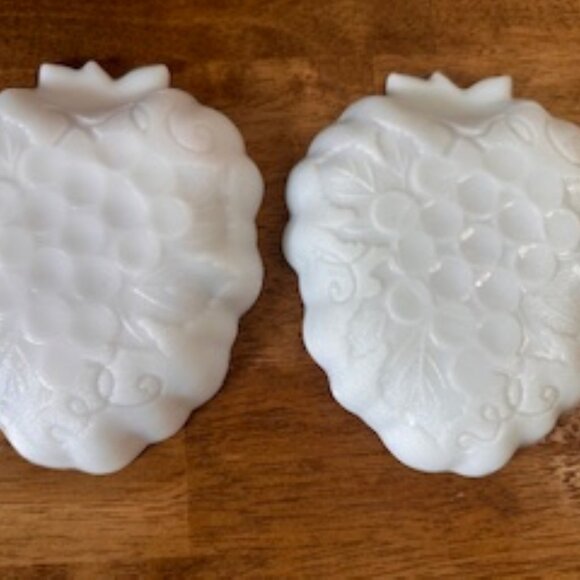 Vintage Milk Glass Grape Dishes Set – Leaf Shaped White Serving Trays Fruit Moti - Picture 3 of 4